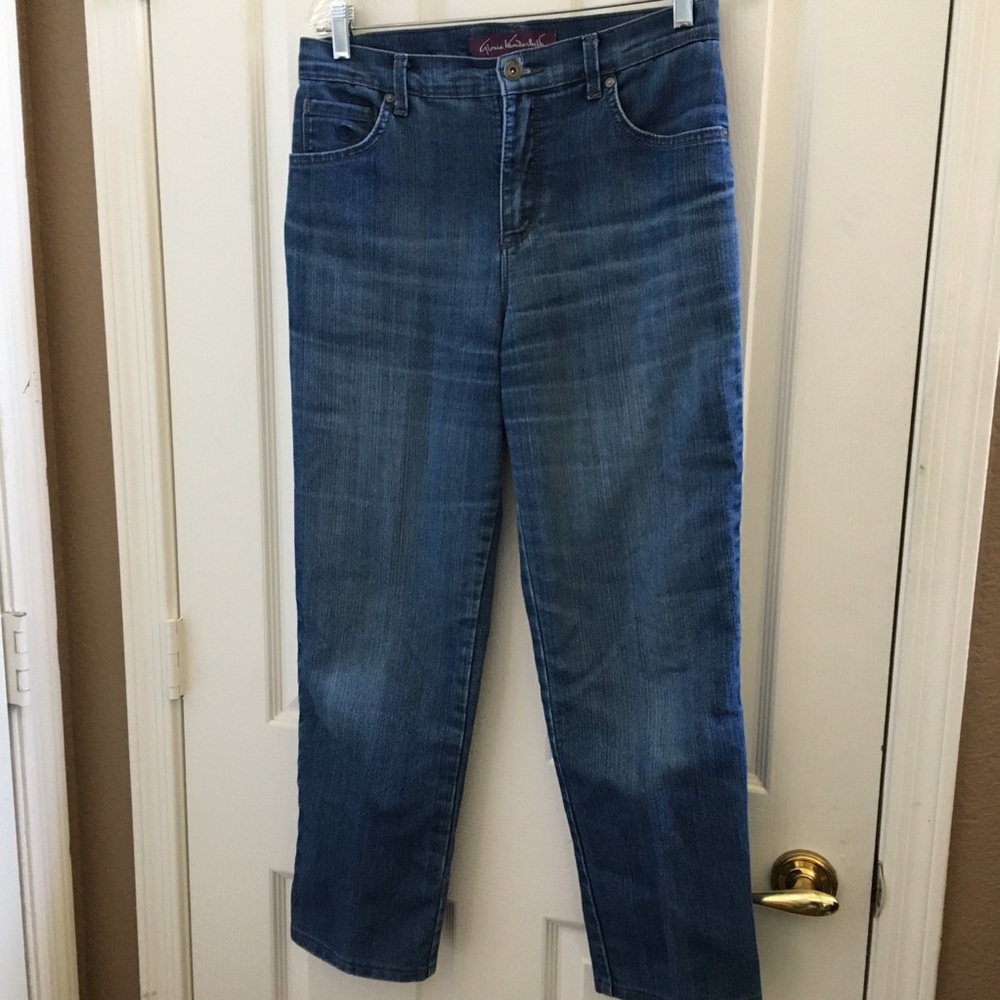 FINAL MARKDOWN Ladies Gloria Vanderbilt Jeans 8